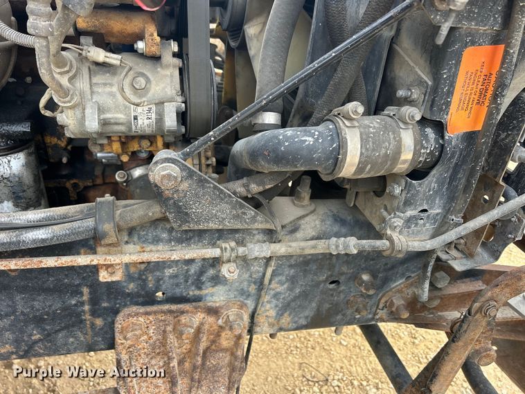 image for item DS0825 1998 Ford L8513 refuse truck