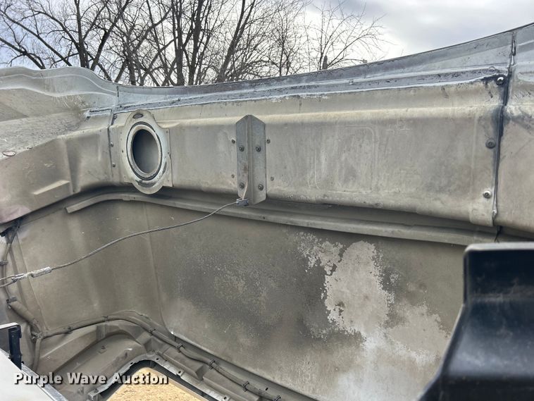 image for item DS0825 1998 Ford L8513 refuse truck