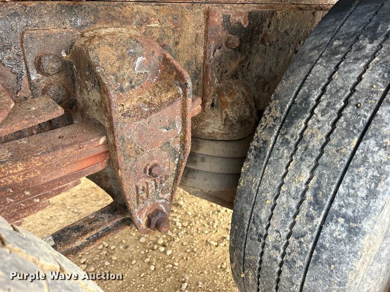 image for item DS0825 1998 Ford L8513 refuse truck