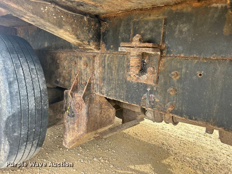 image for item DS0825 1998 Ford L8513 refuse truck