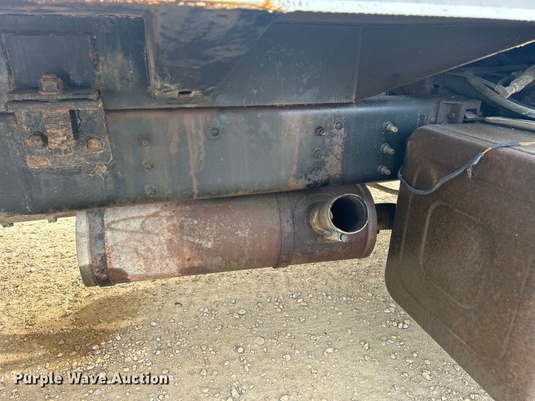 image for item DS0825 1998 Ford L8513 refuse truck