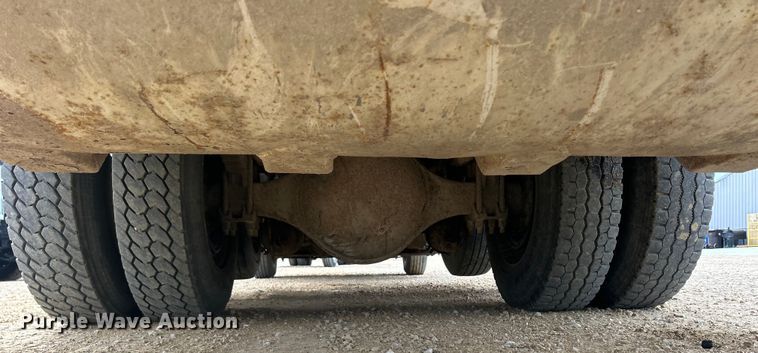 image for item DS0825 1998 Ford L8513 refuse truck