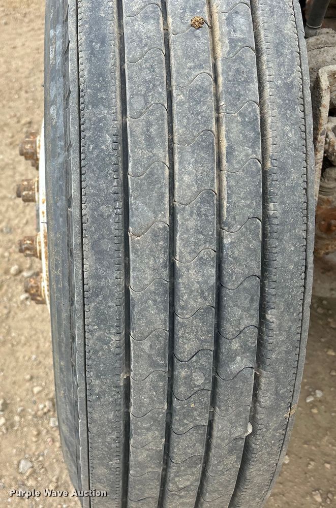 image for item DS0825 1998 Ford L8513 refuse truck