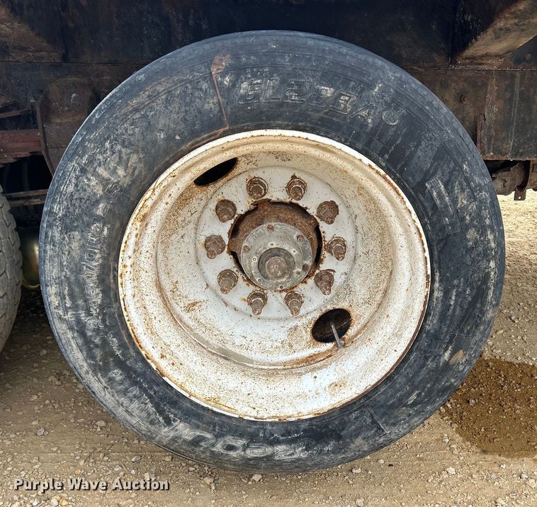 image for item DS0825 1998 Ford L8513 refuse truck