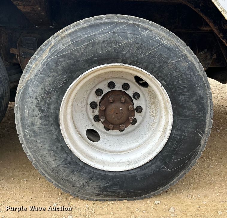 image for item DS0825 1998 Ford L8513 refuse truck