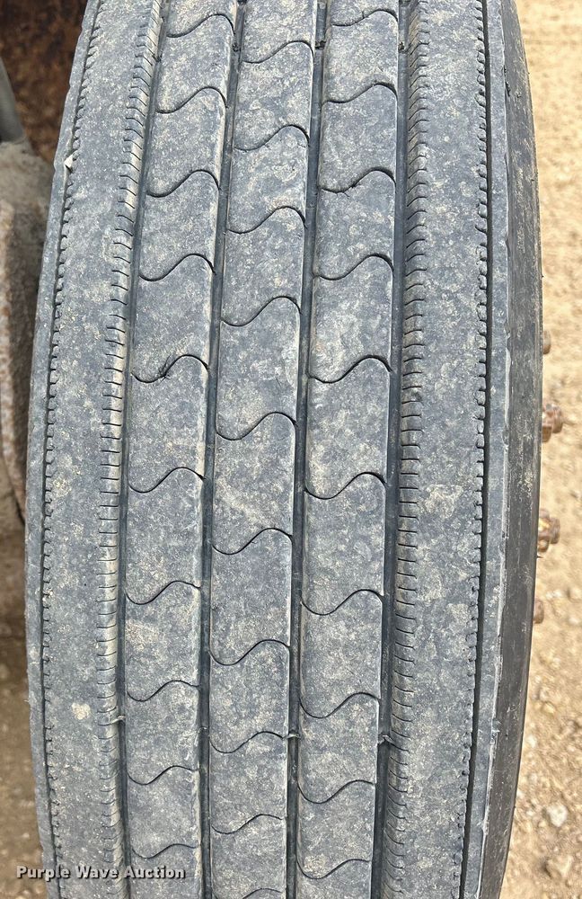 image for item DS0825 1998 Ford L8513 refuse truck