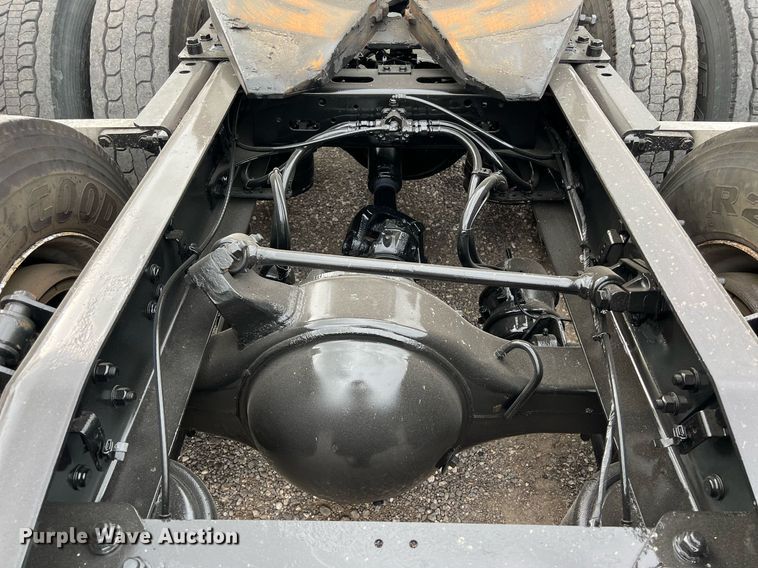 image for item DS2903 2019 Freightliner Cascadia  semi truck