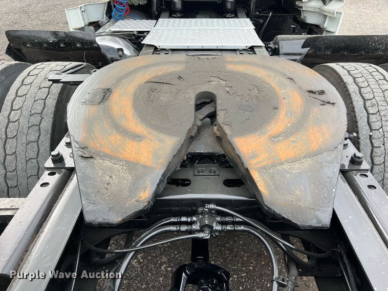 image for item DS2903 2019 Freightliner Cascadia  semi truck