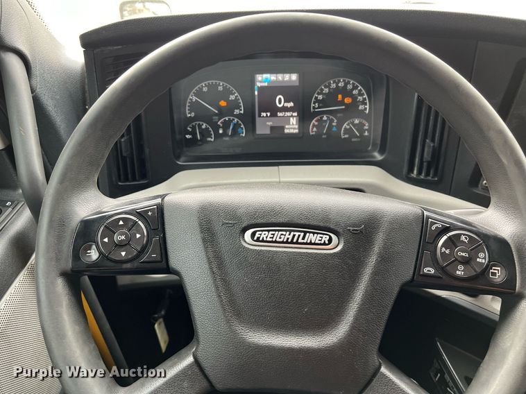 image for item DS2903 2019 Freightliner Cascadia  semi truck