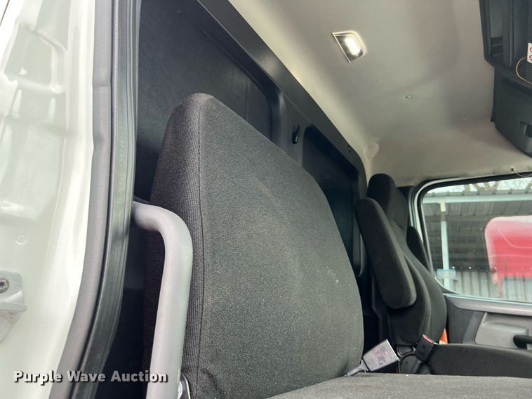 image for item DS2903 2019 Freightliner Cascadia  semi truck