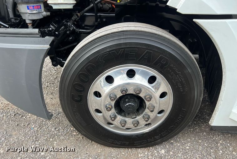 image for item DS2903 2019 Freightliner Cascadia  semi truck