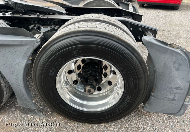 image for item DS2903 2019 Freightliner Cascadia  semi truck