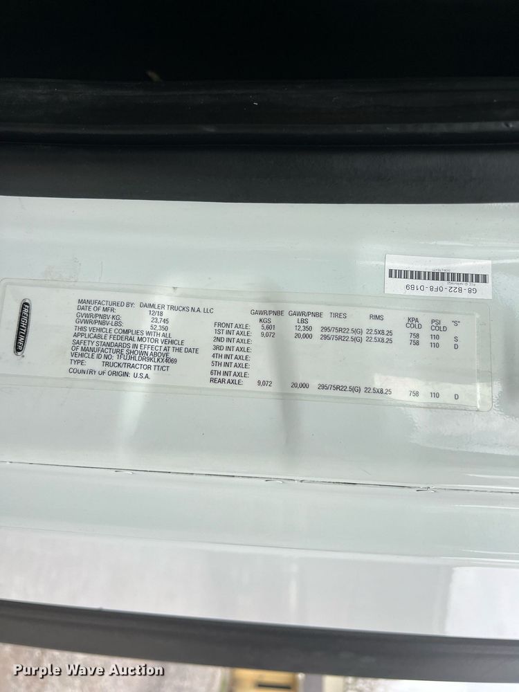 image for item DS2903 2019 Freightliner Cascadia  semi truck