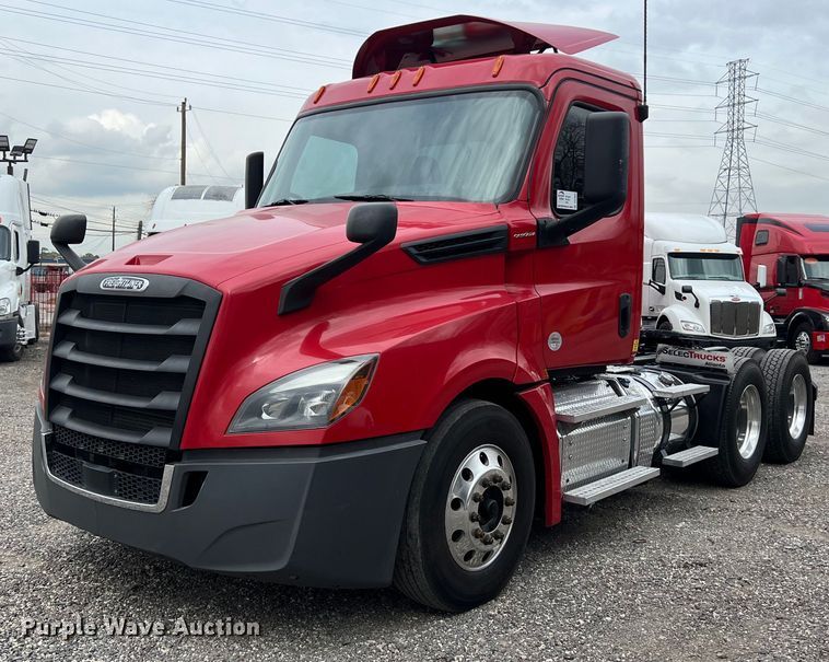 image for item DS2904 2018 Freightliner Cascadia semi truck