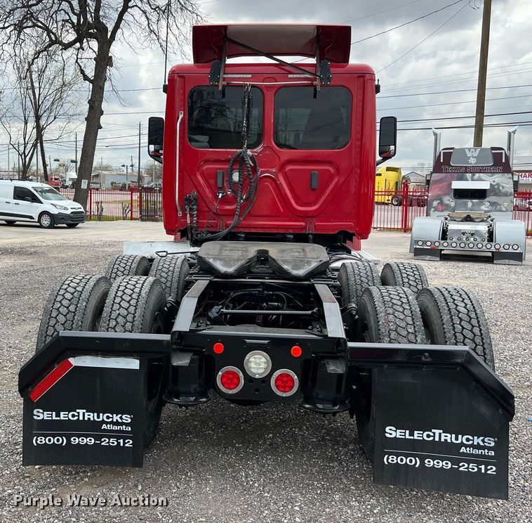 image for item DS2904 2018 Freightliner Cascadia semi truck