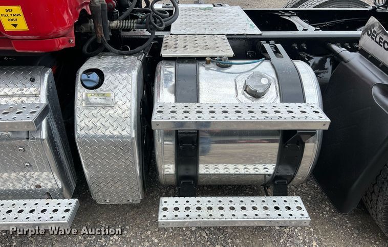 image for item DS2904 2018 Freightliner Cascadia semi truck