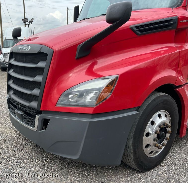 image for item DS2904 2018 Freightliner Cascadia semi truck