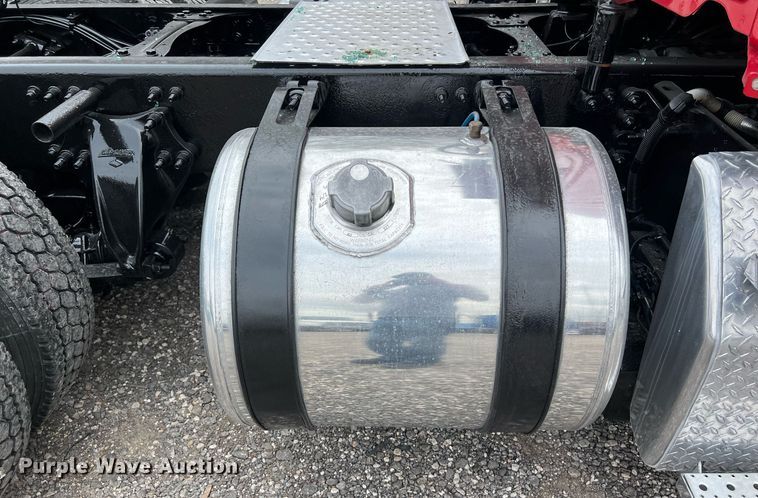 image for item DS2904 2018 Freightliner Cascadia semi truck