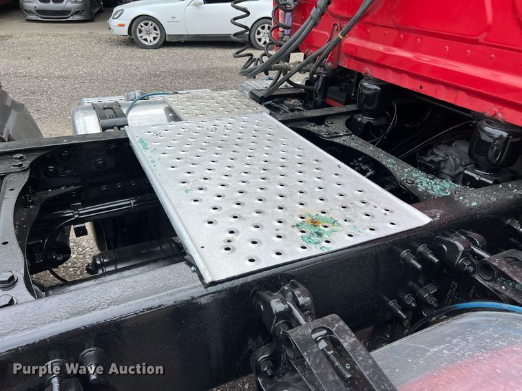 image for item DS2904 2018 Freightliner Cascadia semi truck