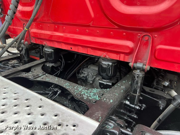 image for item DS2904 2018 Freightliner Cascadia semi truck