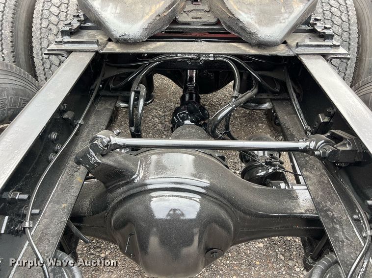 image for item DS2904 2018 Freightliner Cascadia semi truck