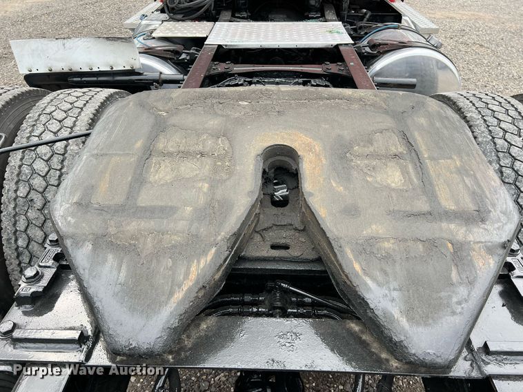 image for item DS2904 2018 Freightliner Cascadia semi truck