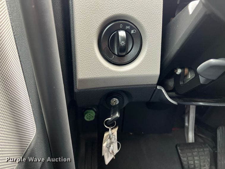 image for item DS2904 2018 Freightliner Cascadia semi truck