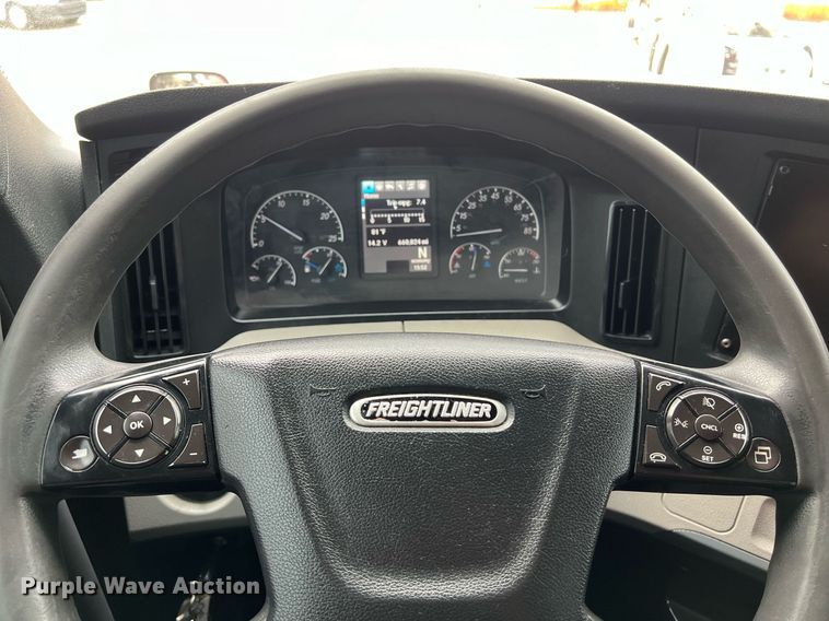 image for item DS2904 2018 Freightliner Cascadia semi truck