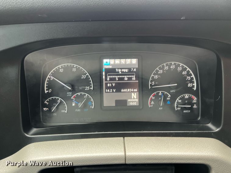 image for item DS2904 2018 Freightliner Cascadia semi truck