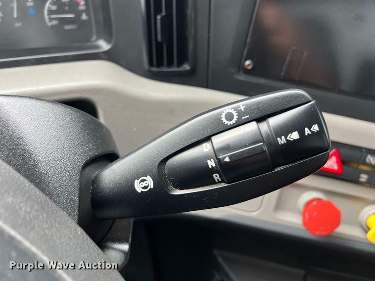 image for item DS2904 2018 Freightliner Cascadia semi truck