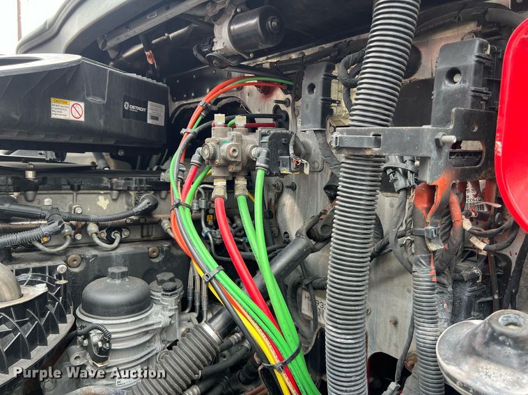 image for item DS2904 2018 Freightliner Cascadia semi truck