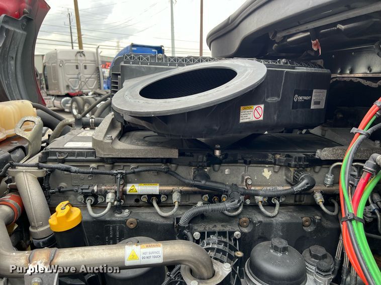 image for item DS2904 2018 Freightliner Cascadia semi truck