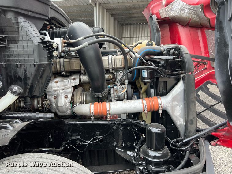 image for item DS2904 2018 Freightliner Cascadia semi truck