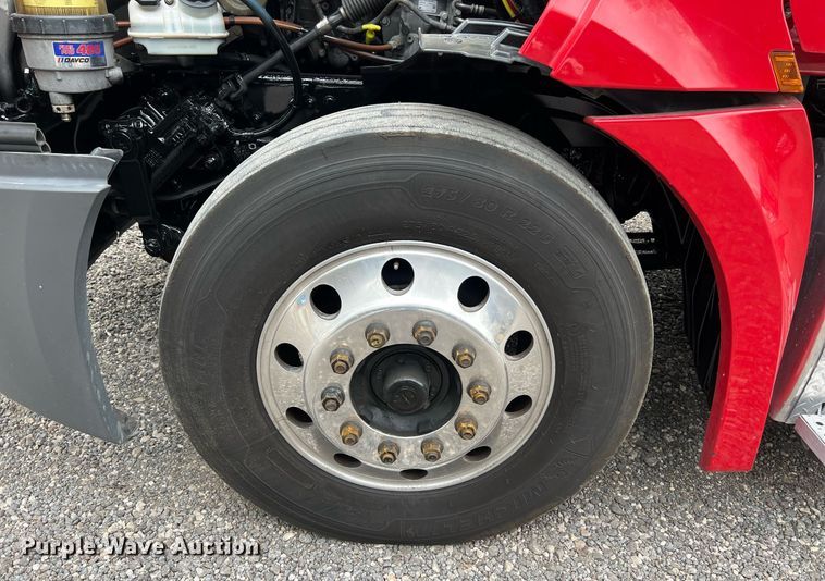 image for item DS2904 2018 Freightliner Cascadia semi truck