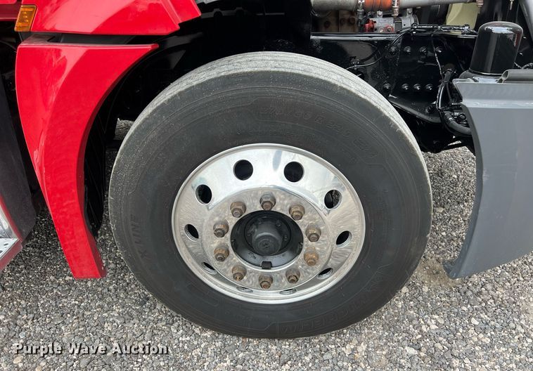 image for item DS2904 2018 Freightliner Cascadia semi truck