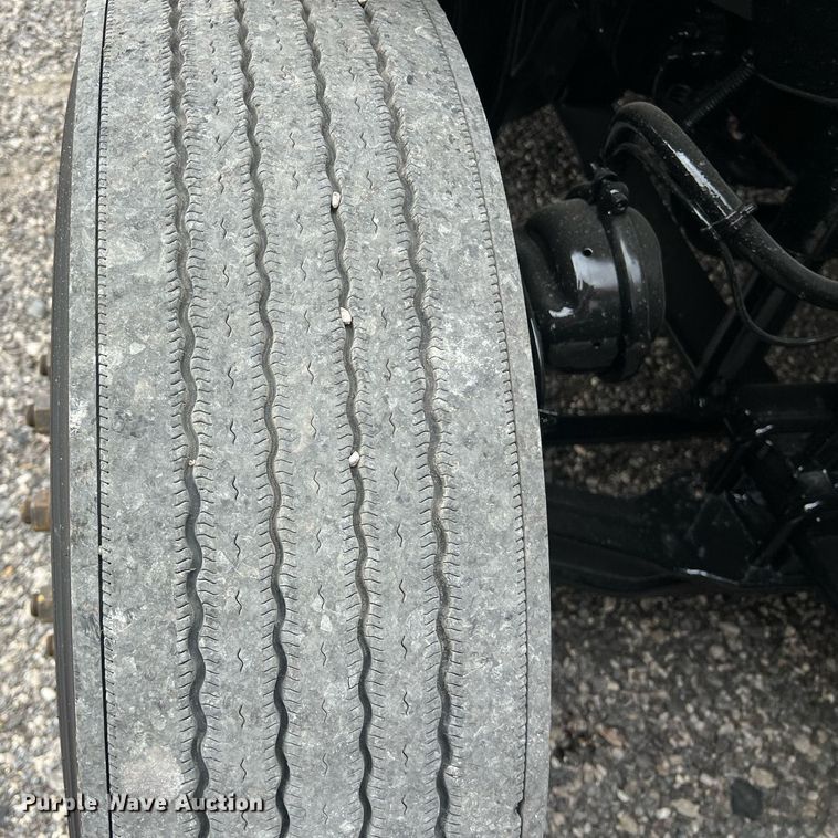 image for item DS2904 2018 Freightliner Cascadia semi truck