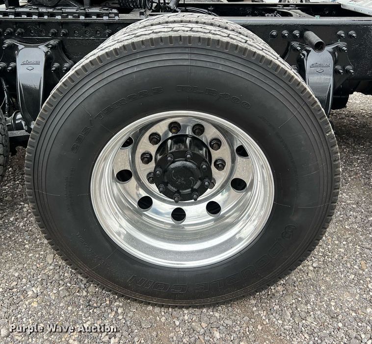 image for item DS2904 2018 Freightliner Cascadia semi truck