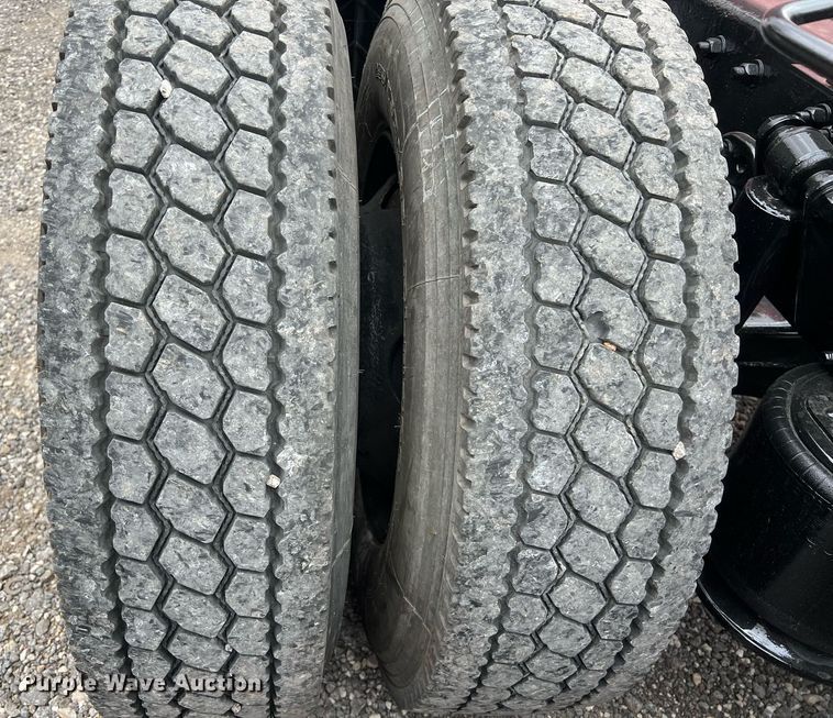 image for item DS2904 2018 Freightliner Cascadia semi truck