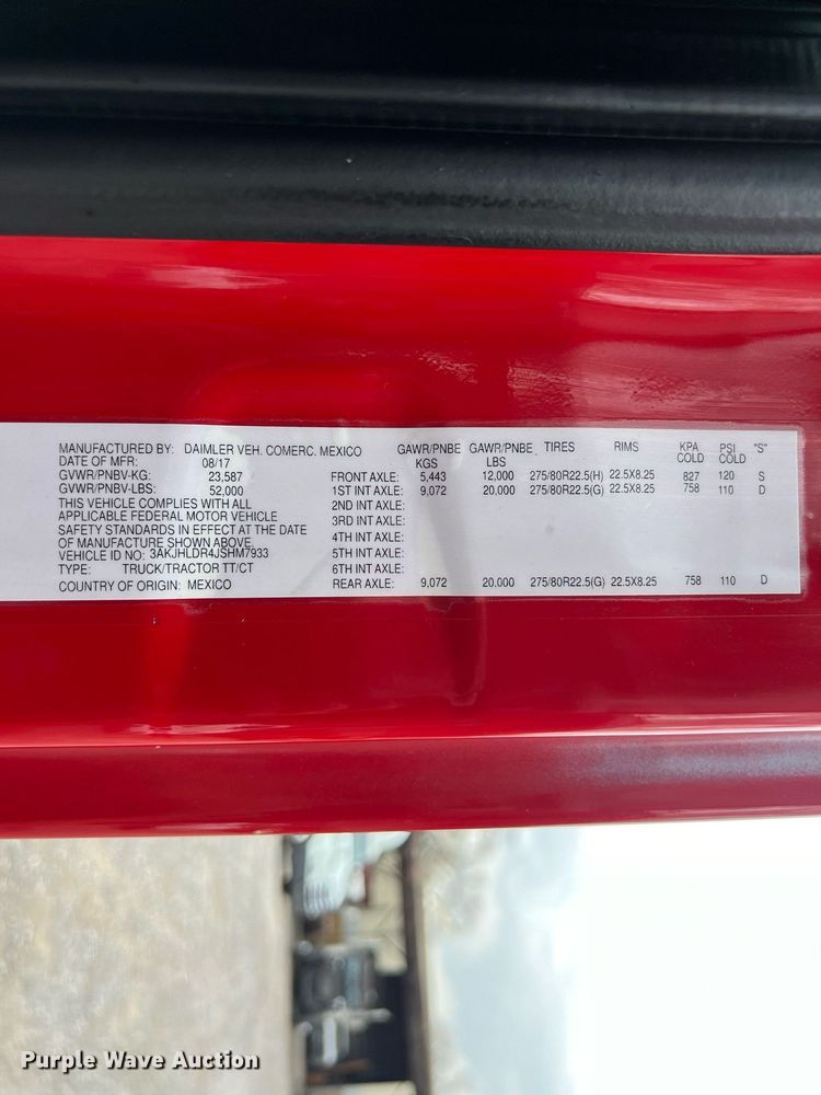 image for item DS2904 2018 Freightliner Cascadia semi truck