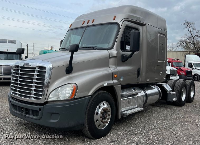 image for item DS2905 2016 Freightliner Cascadia  semi truck