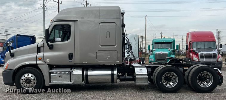 image for item DS2905 2016 Freightliner Cascadia  semi truck