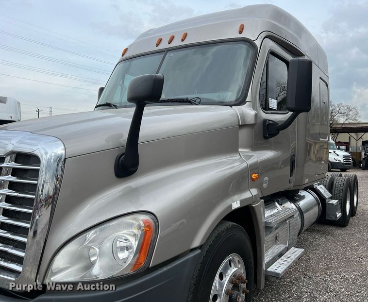 image for item DS2905 2016 Freightliner Cascadia  semi truck