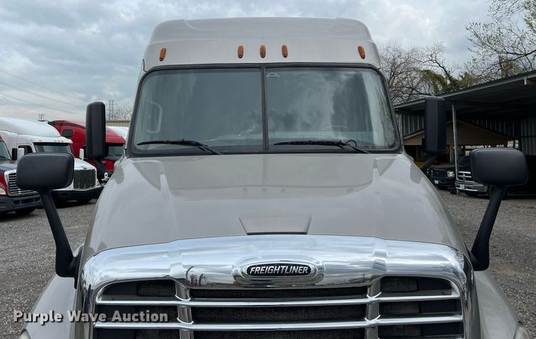 image for item DS2905 2016 Freightliner Cascadia  semi truck