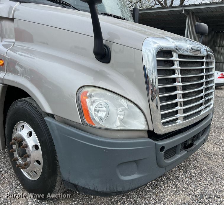 image for item DS2905 2016 Freightliner Cascadia  semi truck