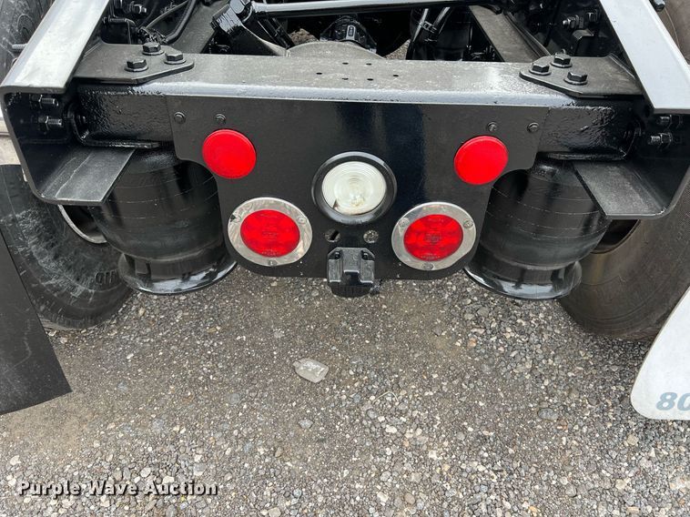 image for item DS2905 2016 Freightliner Cascadia  semi truck