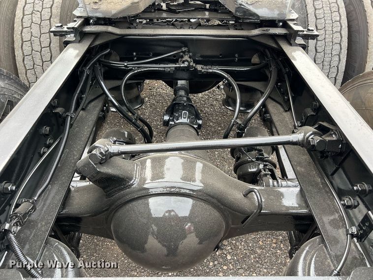 image for item DS2905 2016 Freightliner Cascadia  semi truck