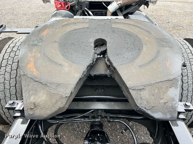 image for item DS2905 2016 Freightliner Cascadia  semi truck