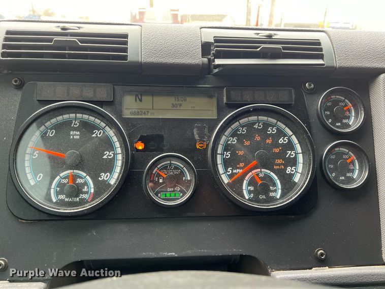 image for item DS2905 2016 Freightliner Cascadia  semi truck