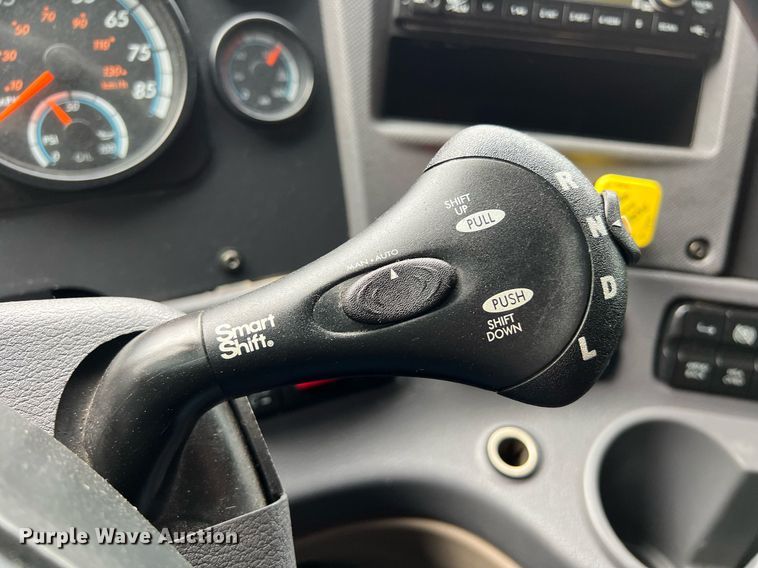 image for item DS2905 2016 Freightliner Cascadia  semi truck