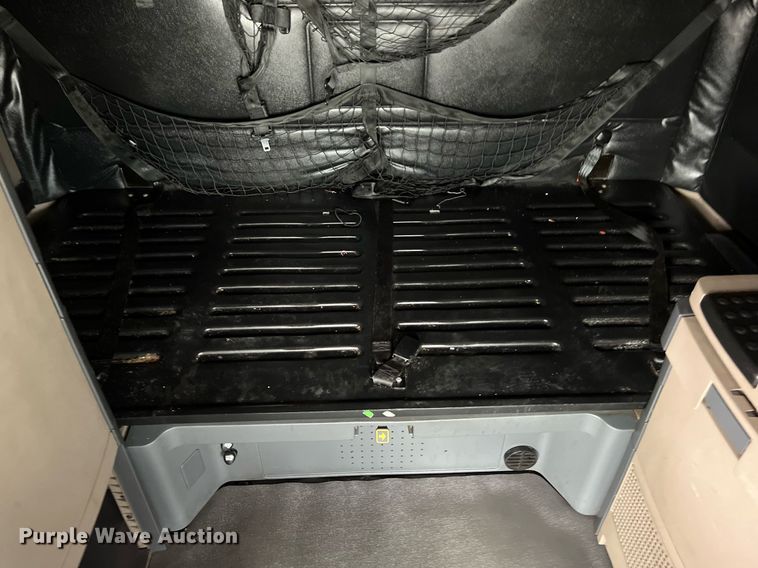 image for item DS2905 2016 Freightliner Cascadia  semi truck